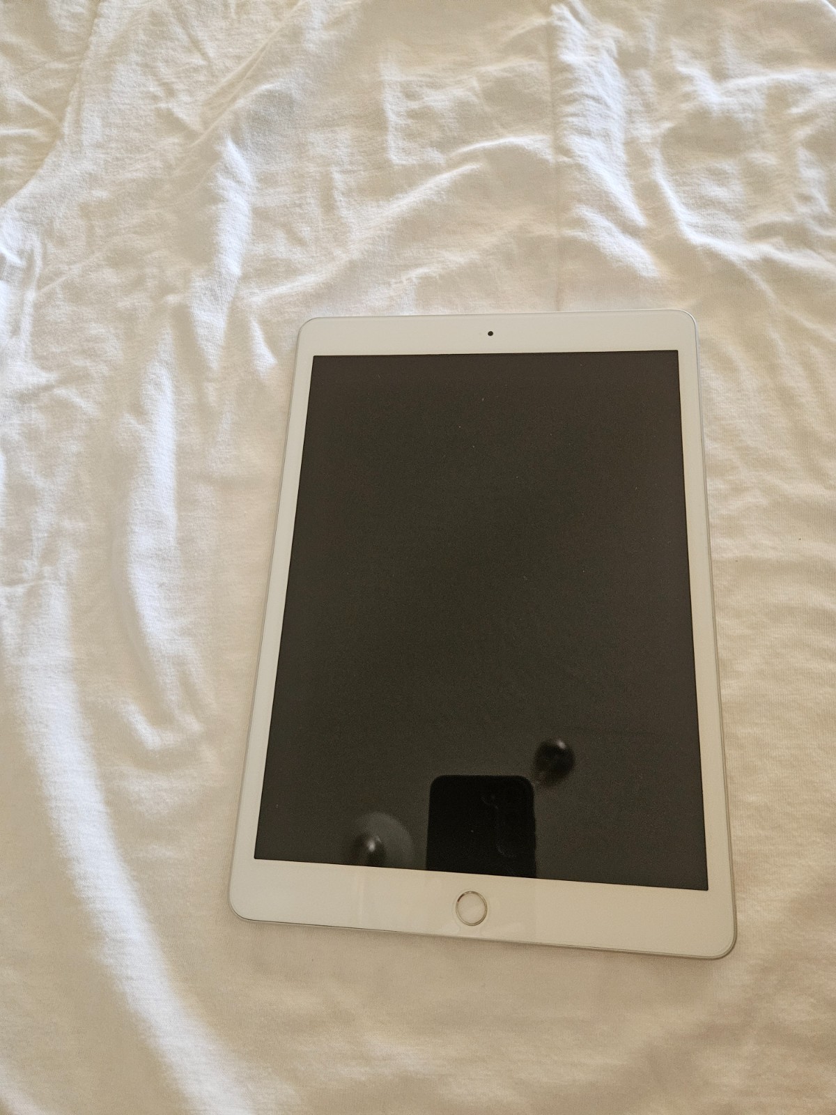 Apple iPad 8th Gen 32GB Very Good Condition Silver 10.9''