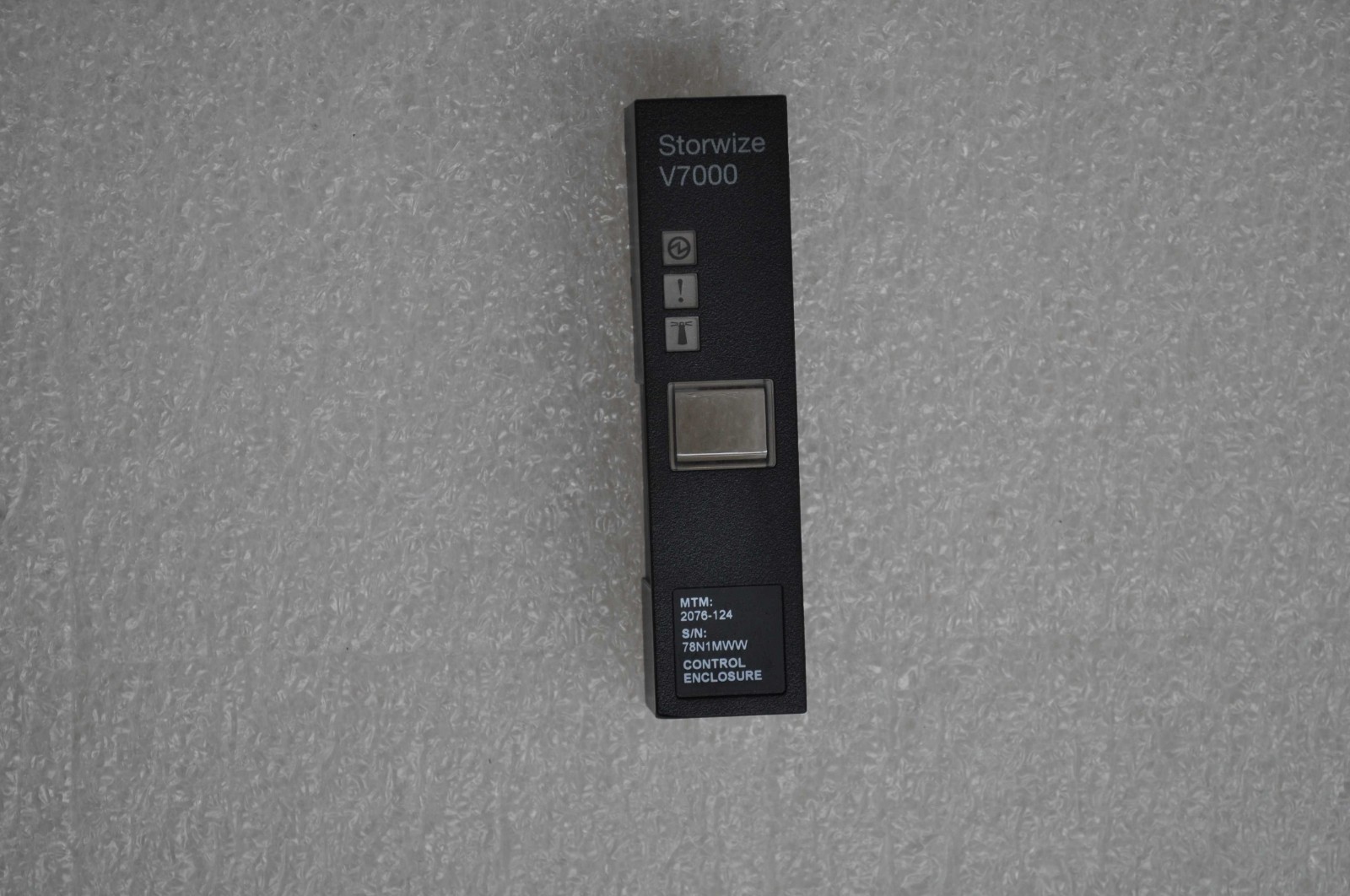 IBM V7000 LEFT ENCLOSURE CAP GRADE A 85Y5902