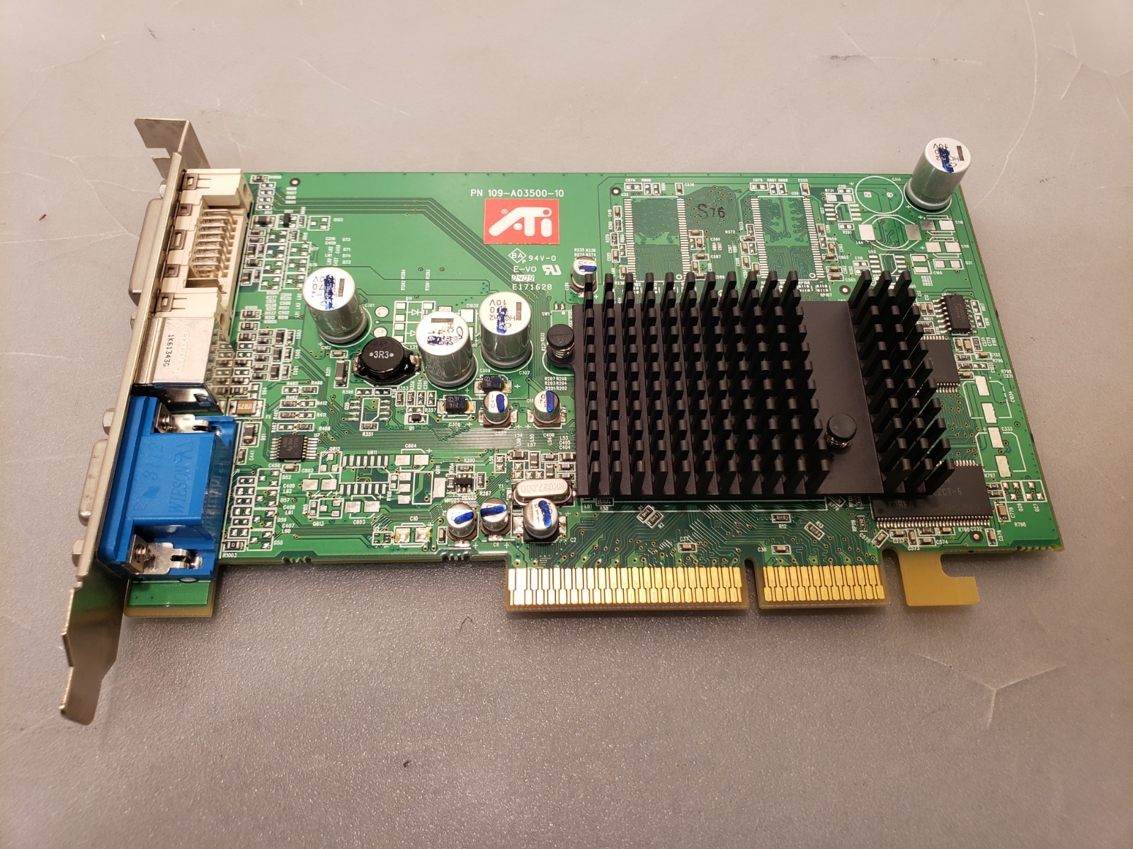 Vintage ATI Radeon 9600SE AGP 102A0350910 Video Card 128MB  VGA DVI S-Video