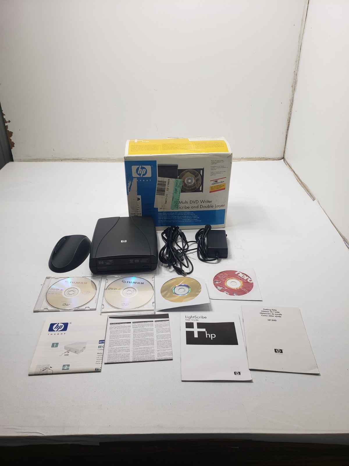 HP dvd840e External Super Multi DVD Writer LightScribe Double Layer Q7868A