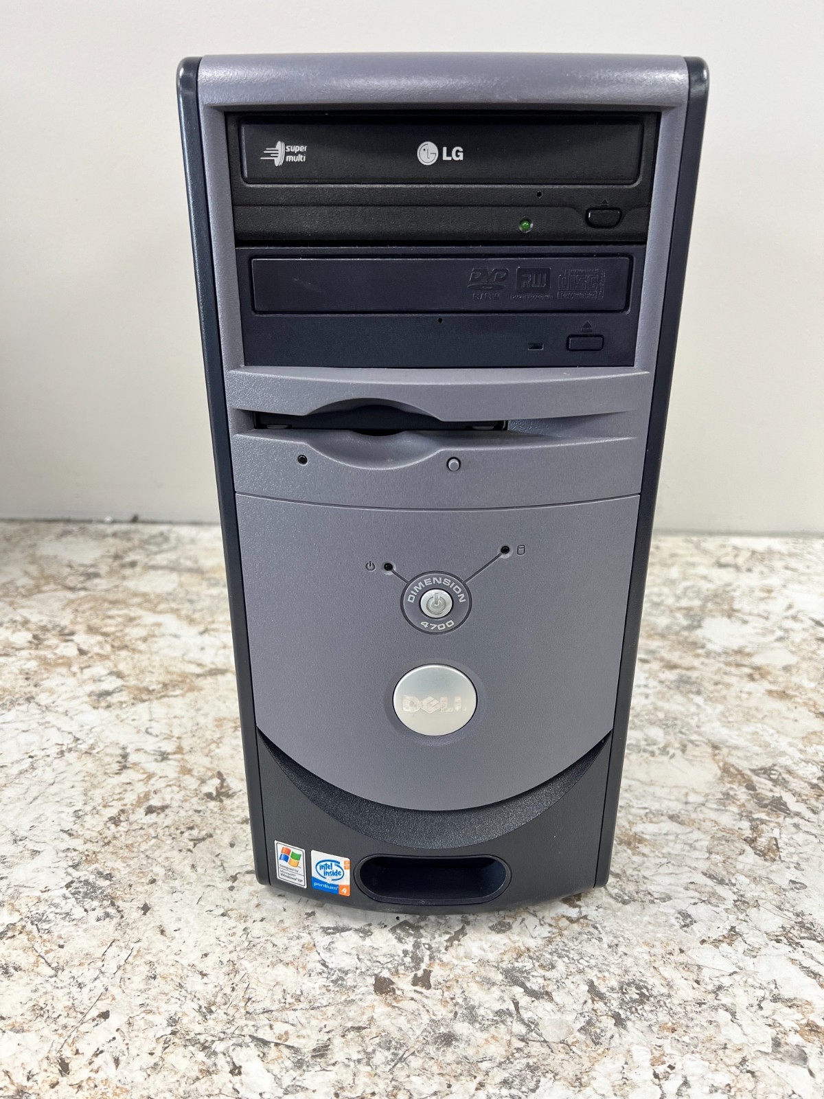 Dell Dimension 4700 Pentium 4, 2.8GHz, 300GB HDD, 3GB RAM, WinXP, AX300, SB X-Fi