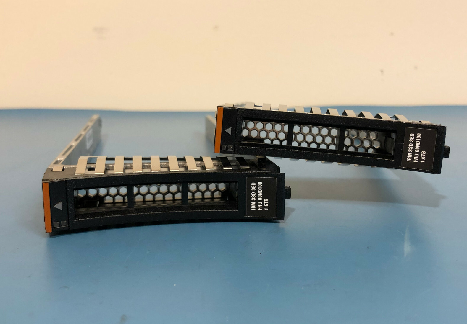 Lot of 2 IBM Storwize Drive Caddy w/ Screws V3500 V3700 V5000 V7000 45W8687