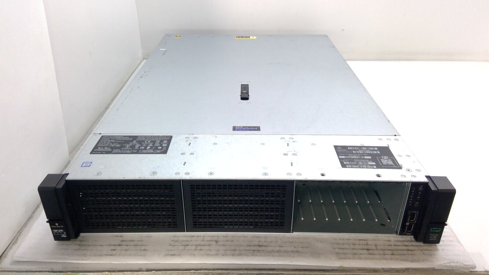 HP ProLiant DL380 Gen10 2U Server 8 BAY 2.5