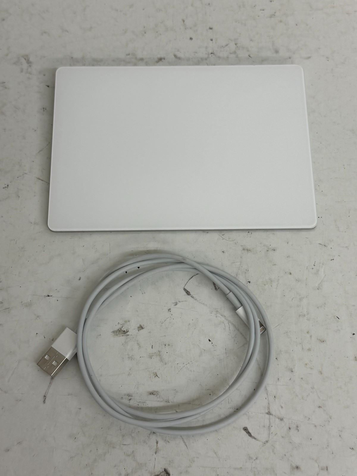 Apple Magic Trackpad 2 White A1535 Trackpad w/ Lightning Charging Cable