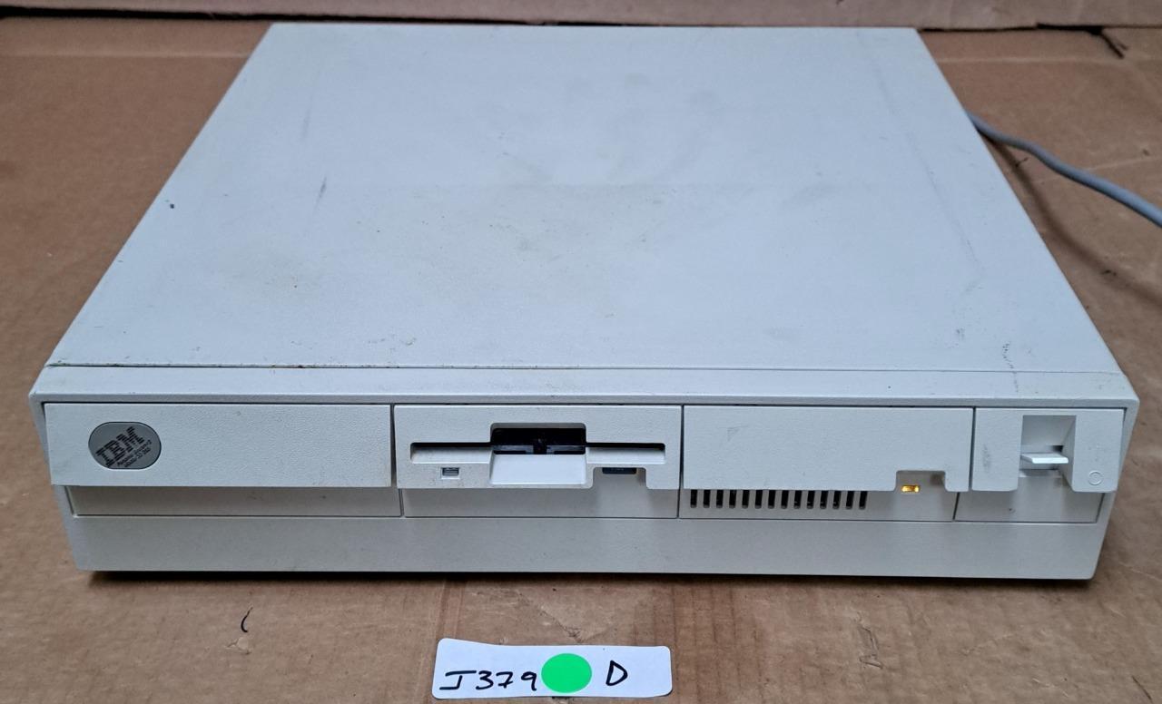 Vintage IBM Personal System/2 PS/2 Model 30 8530 Computer - Powers On  D t