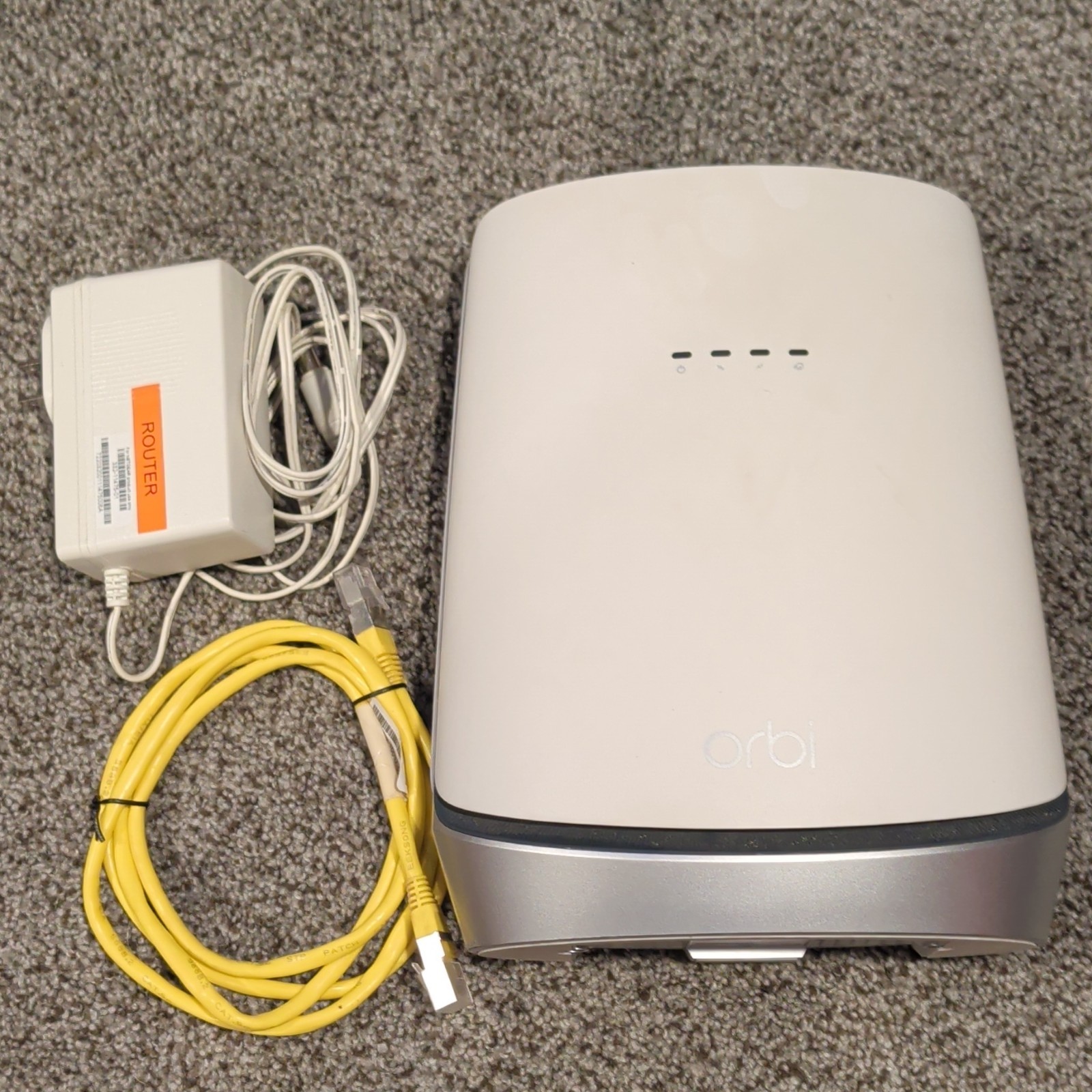 NETGEAR Orbi CBR750 Tri-Band WiFi 6 Router 4200 Mbps 4-Port White/Silver