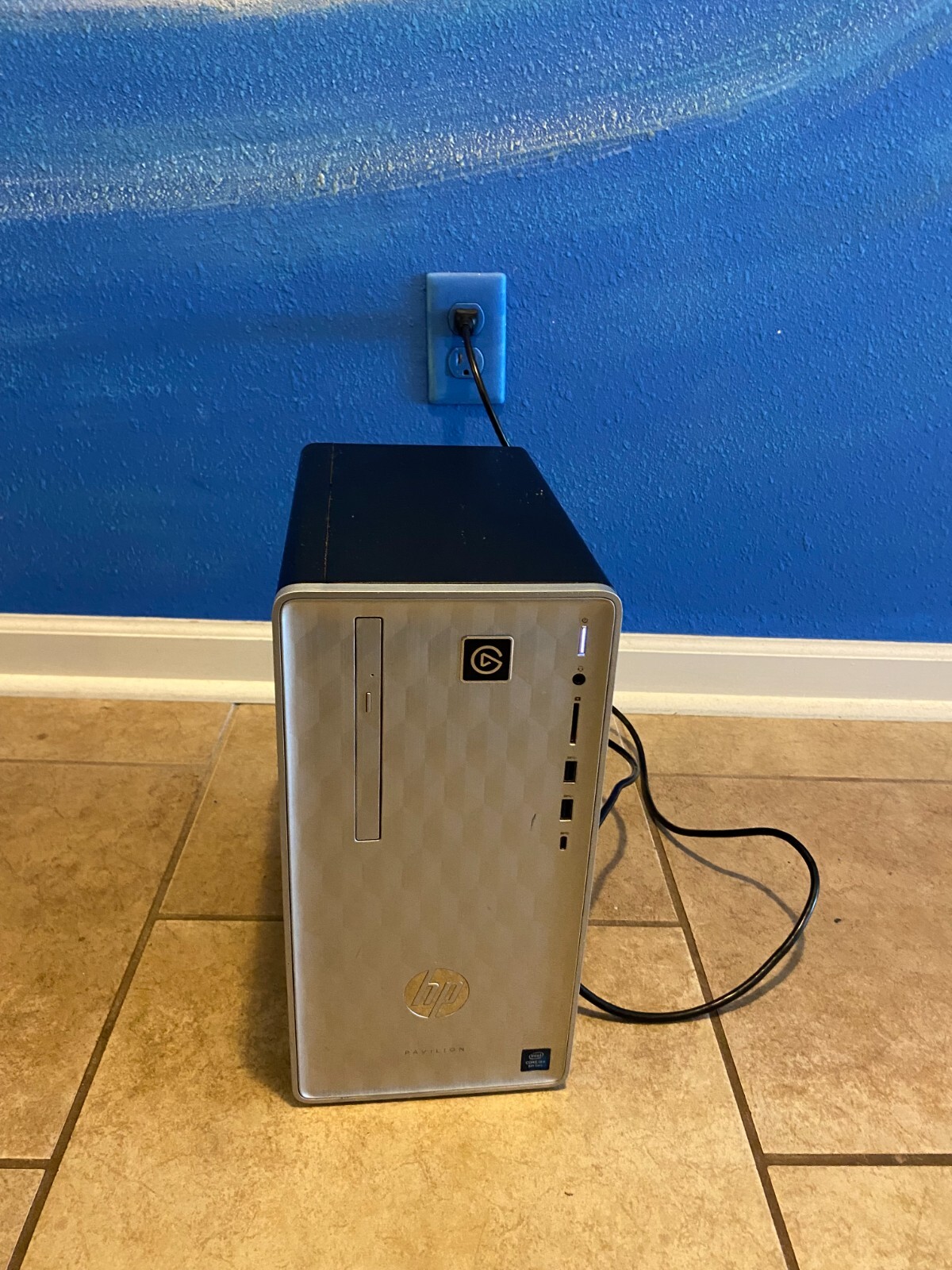 HP Pavilion i5 590-p0050 Desktop + Elgato HD60 Pro Capture Card Bundle
