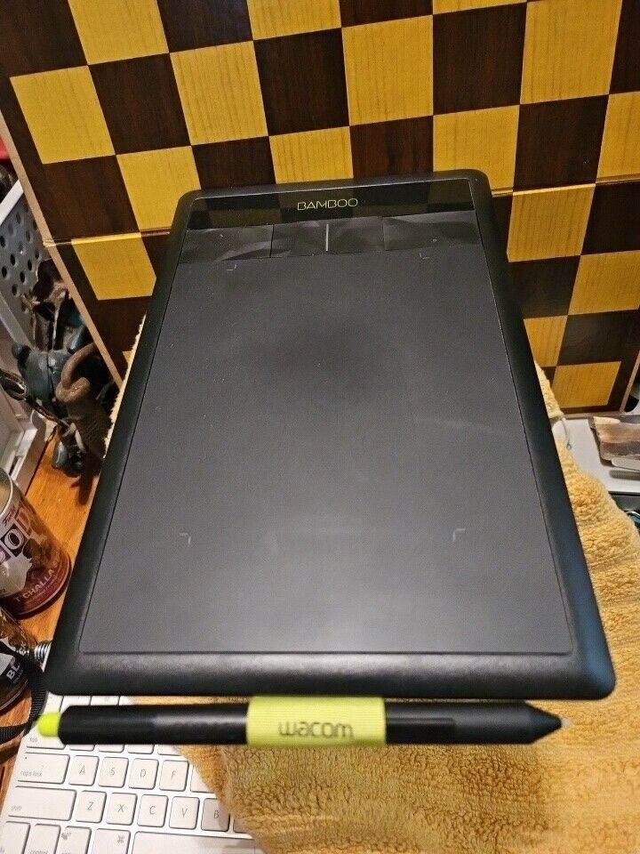 Wacom CTH-470  Bamboo  Touch Digital Drawing Graphics Tablet. Need Battery