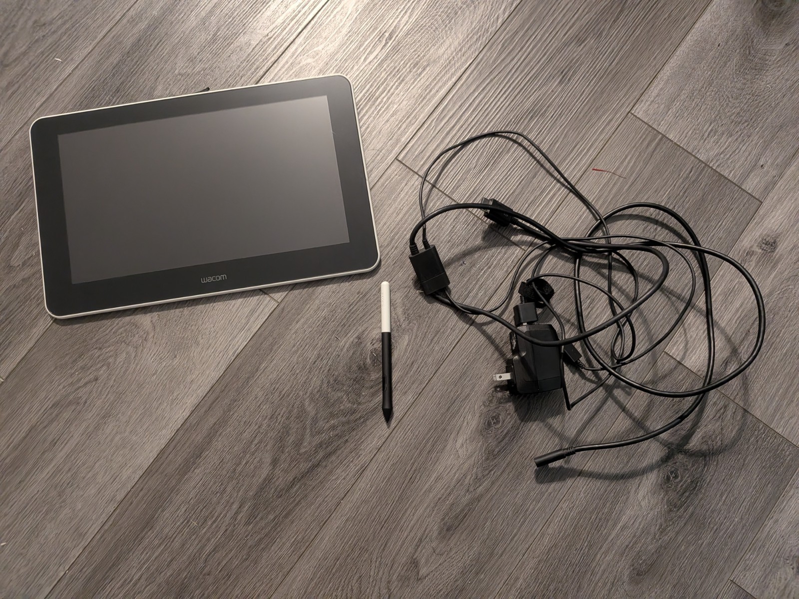 Wacom One Digital Drawing Tablet with 13.3 inch Screen, Graphics tablet, Used