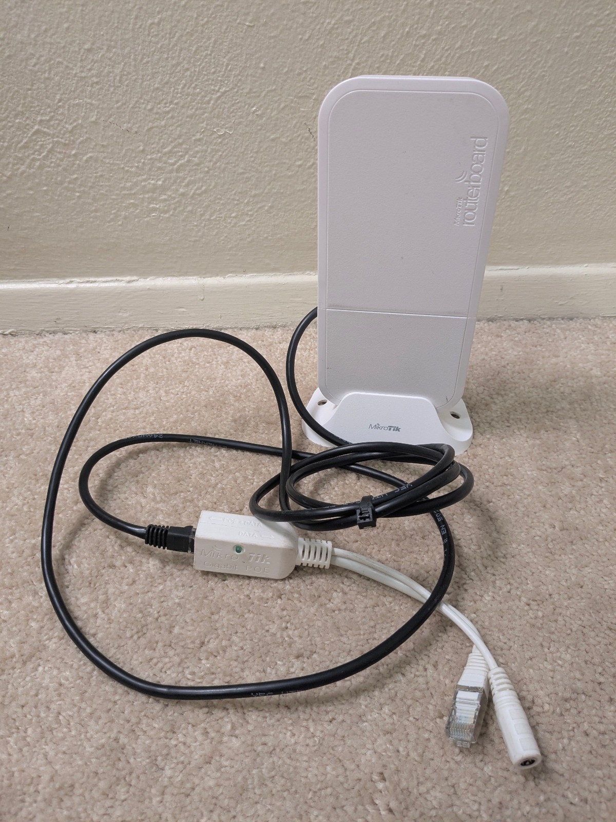 MikroTik wAP ac - Weather-Resistant Access Point - Dual-Band 2.4/5 GHz - White