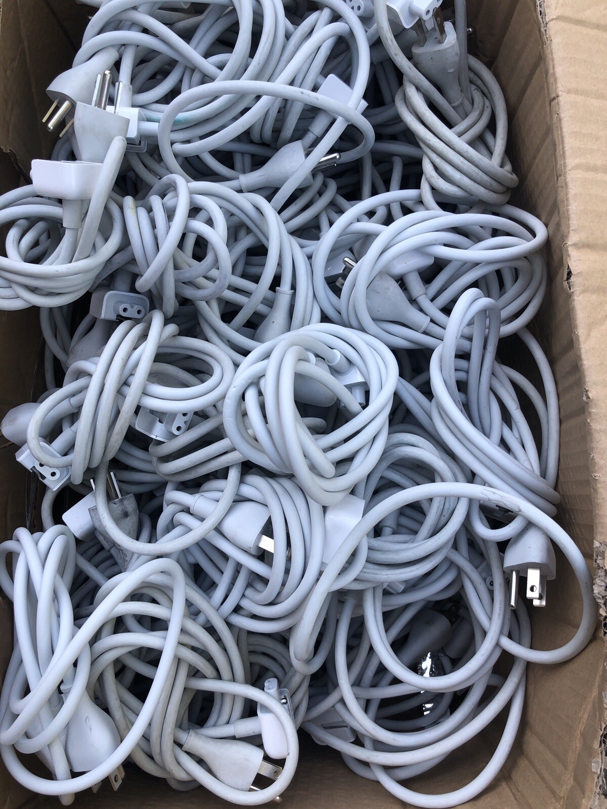 Box Of 63 Pcs Genuine Apple Volex APC7H Cord 6' 2.5A 125V  Cord USB Power Supply