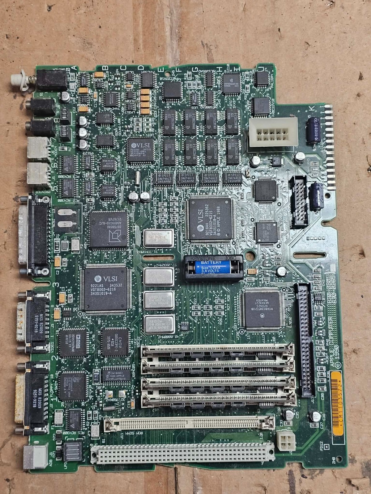 Retro Vintage Original Apple Macintosh IIsi Logic Board 820-0301-A 260144 Powers