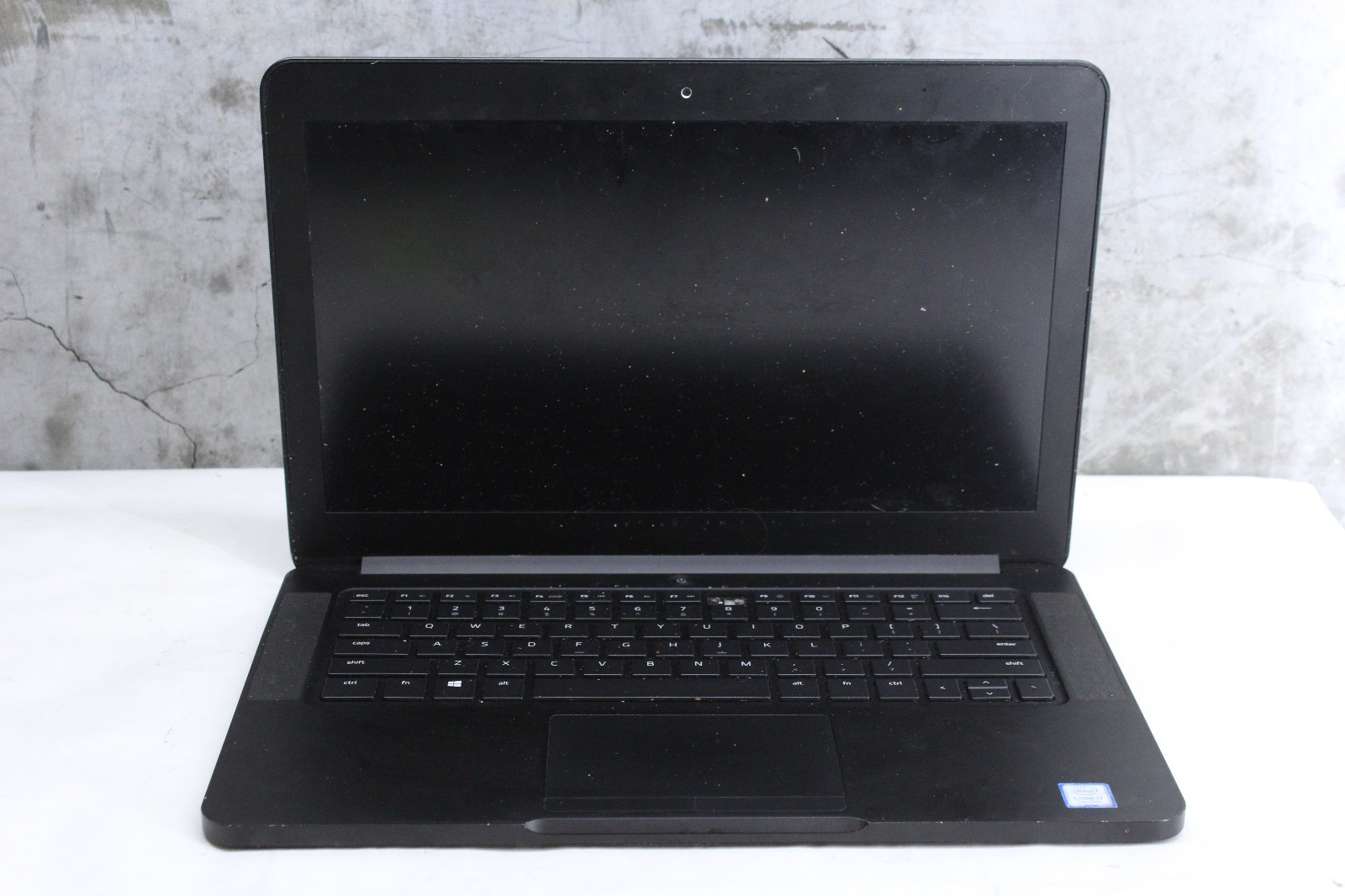 Razer Blade RZ09-01953E72 *Does NOT Turn On/Charge, AS-IS, No SSD, Missing Key*