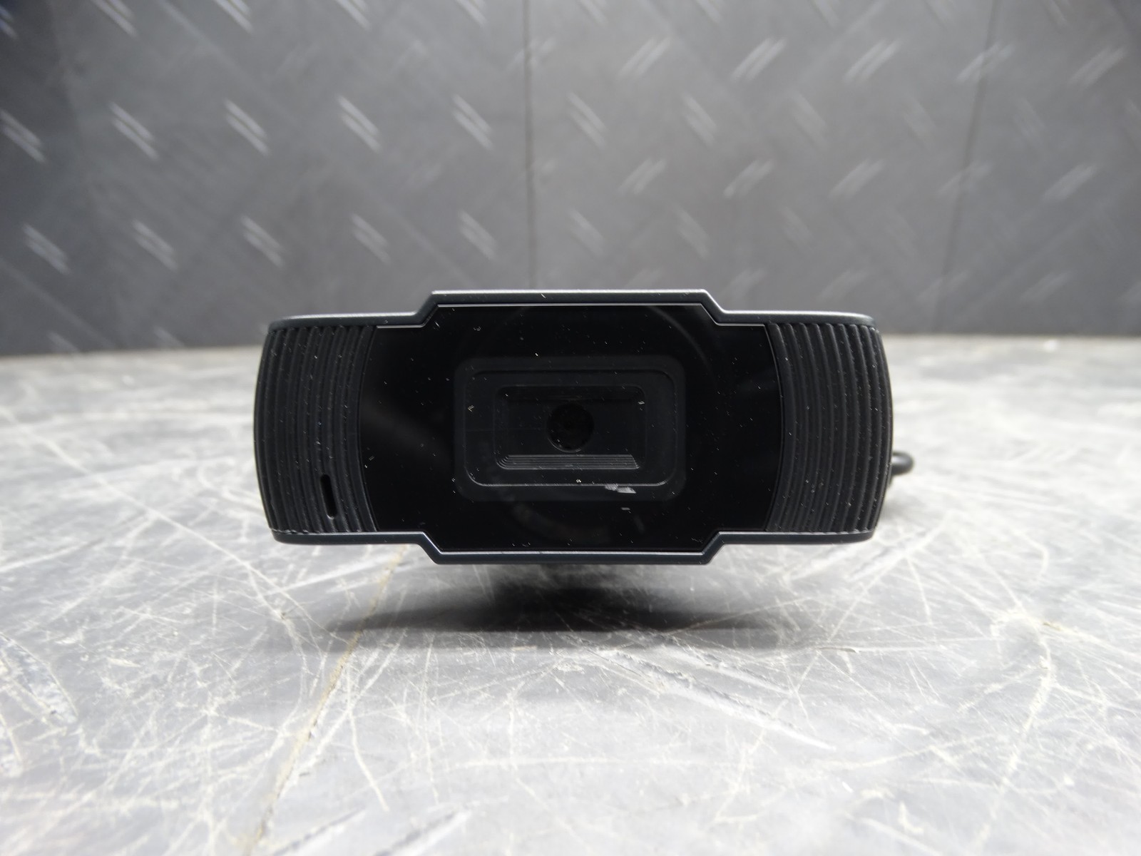 Adesso Cybertrack H2 Dsktop 480p USB Webcam With Built-irMicrophone | USB 2.0
