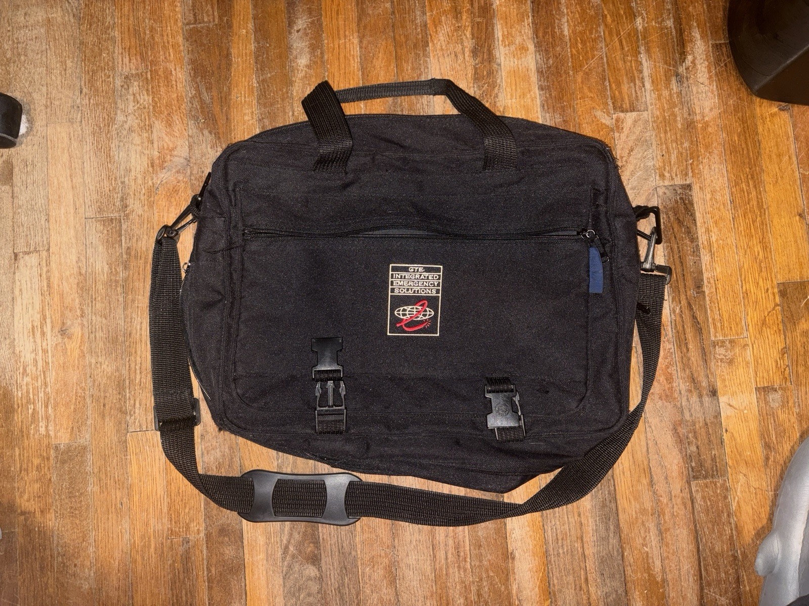 GTE integrated solutions messenger bag