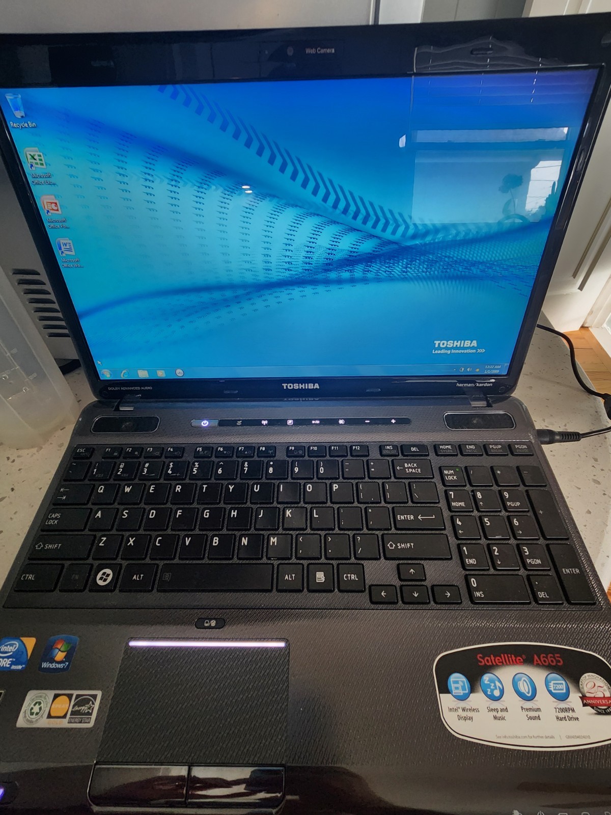 TOSHIBA SATELLITE A665 S6050 - Windows 7, 4GB RAM, Intel Core i3 2.77GHz,  490GB