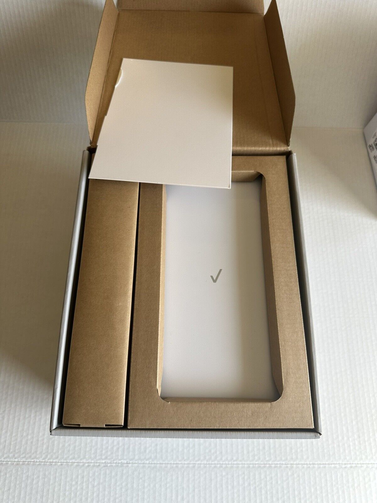 Verizon CR1000A 1000 Mbps 3 Port Wireless Router - White ( Open Box)