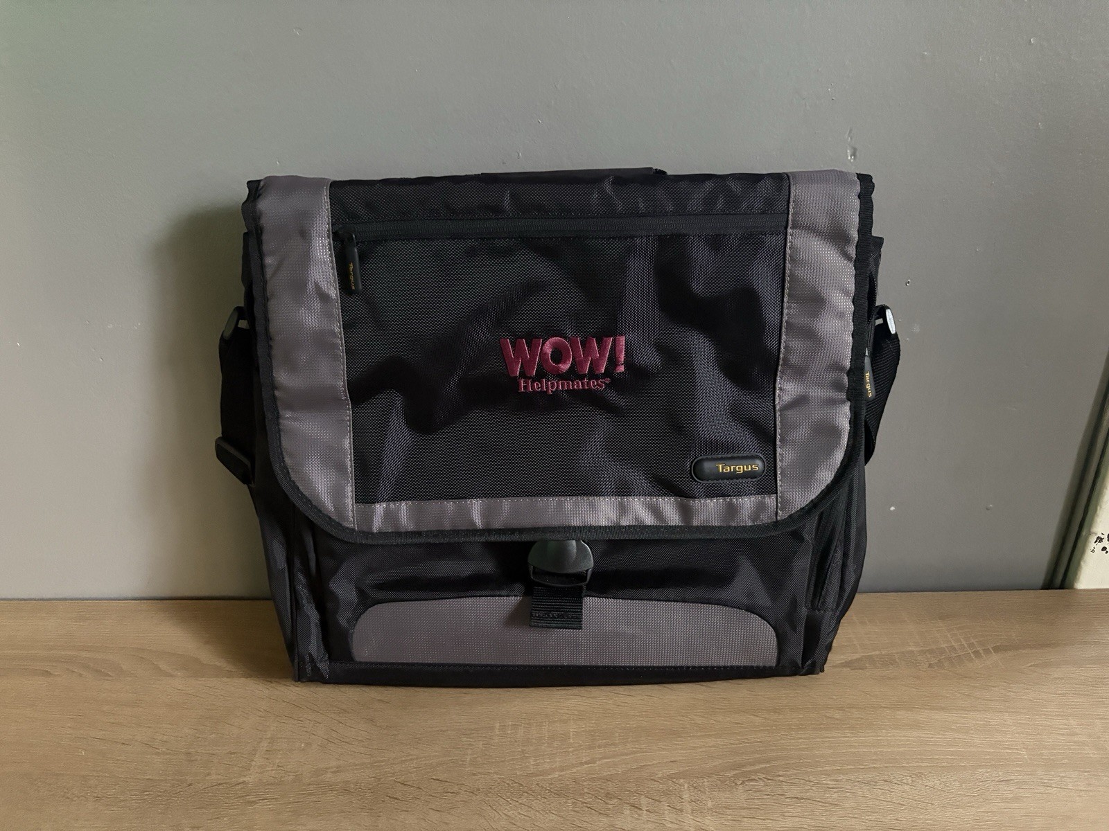 Targus Messenger Laptop Bag 16" Computer Tablet Case Shoulder Strap Black Gray
