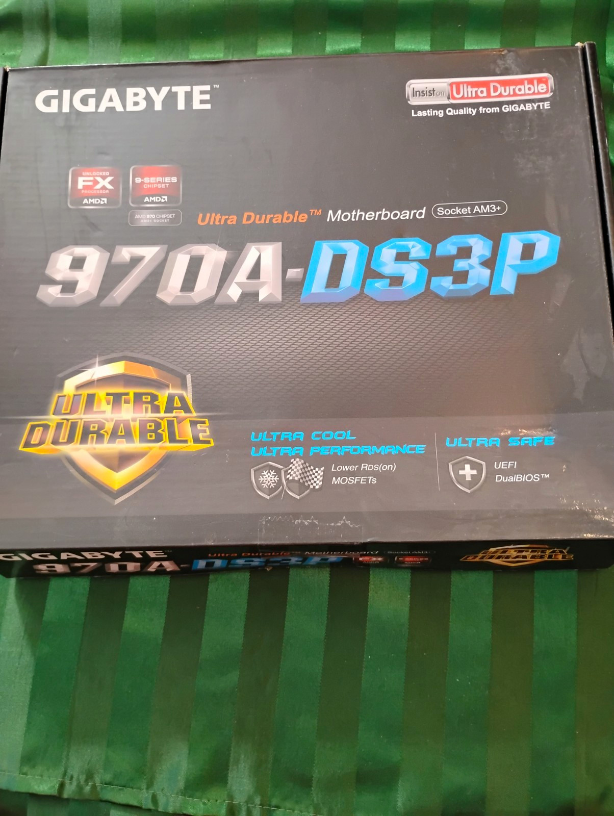 GIGABYTE GA-970A-DS3P AMD 970 AM3+ ATX DDR3 4-DIMM USB 3.0 UEFI w/ I/O