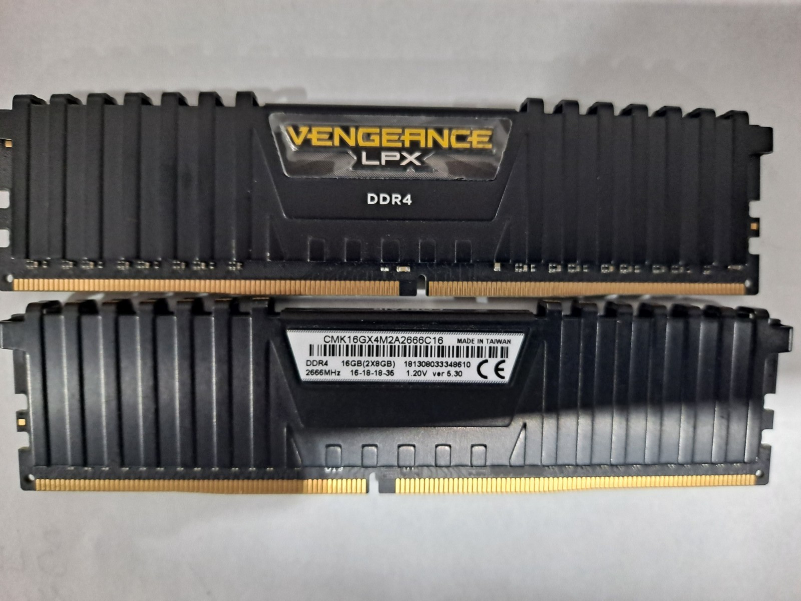 Corsair Vengeance LPX 16GB Kit 2x8GB PC4-21300 DDR4-2666 RAM CMK16GX4M2A2666C16