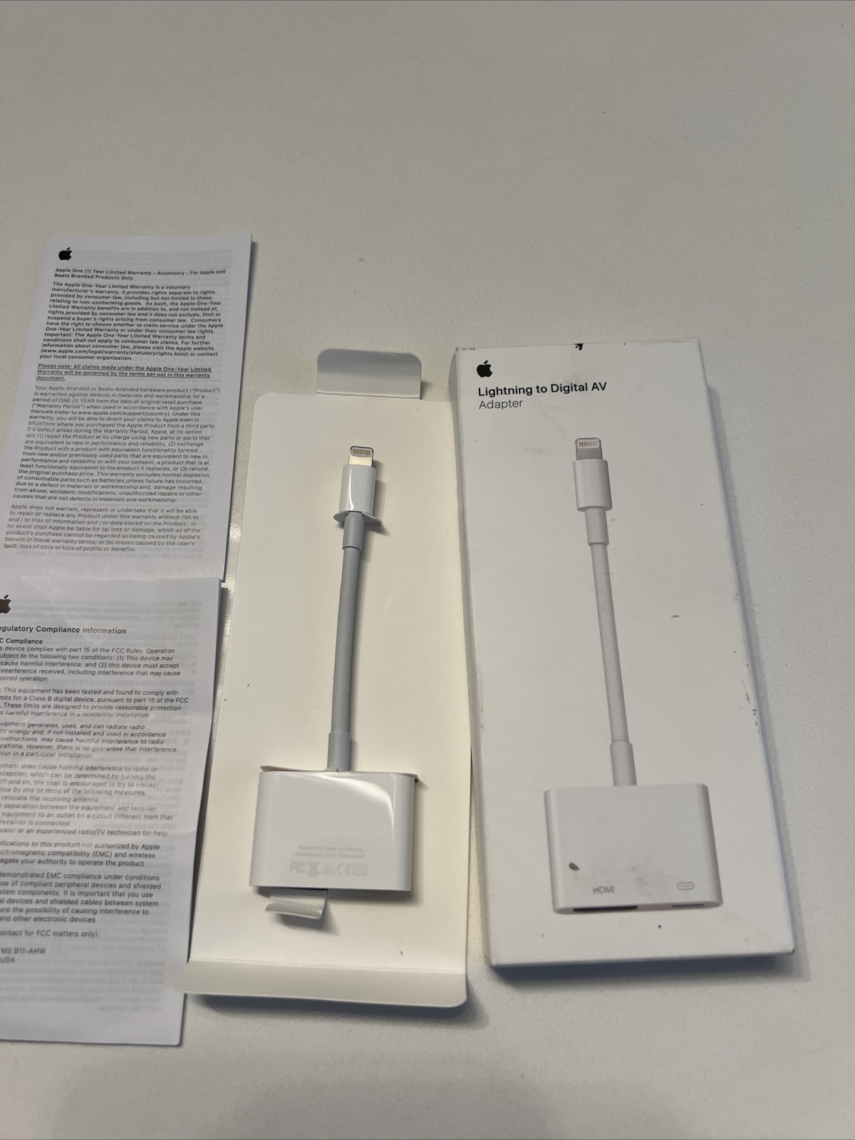 Apple Lightning Digital AV Adapter HDMI To iPhone iPad MD826AM/A-Genuine