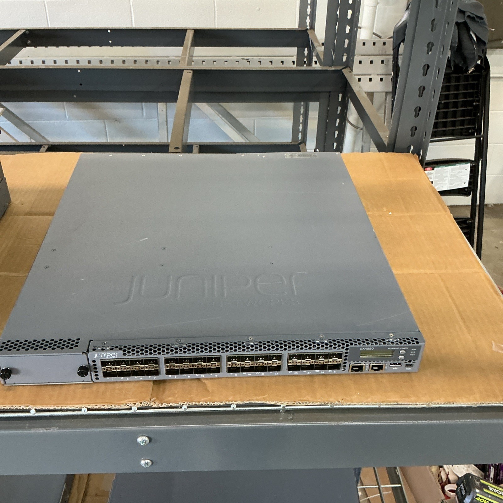 Juniper EX4550-32F-DC-AFO 32-Port 10G Fiber Switch w/1*DC 650W PSU
