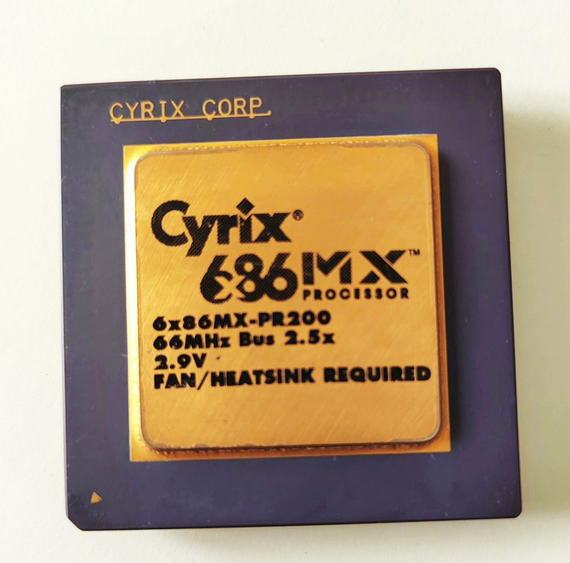 Cyrix 6x86MX-PR200 66MHz 2.9V ceramic gold-plated CPU.  High collector's value