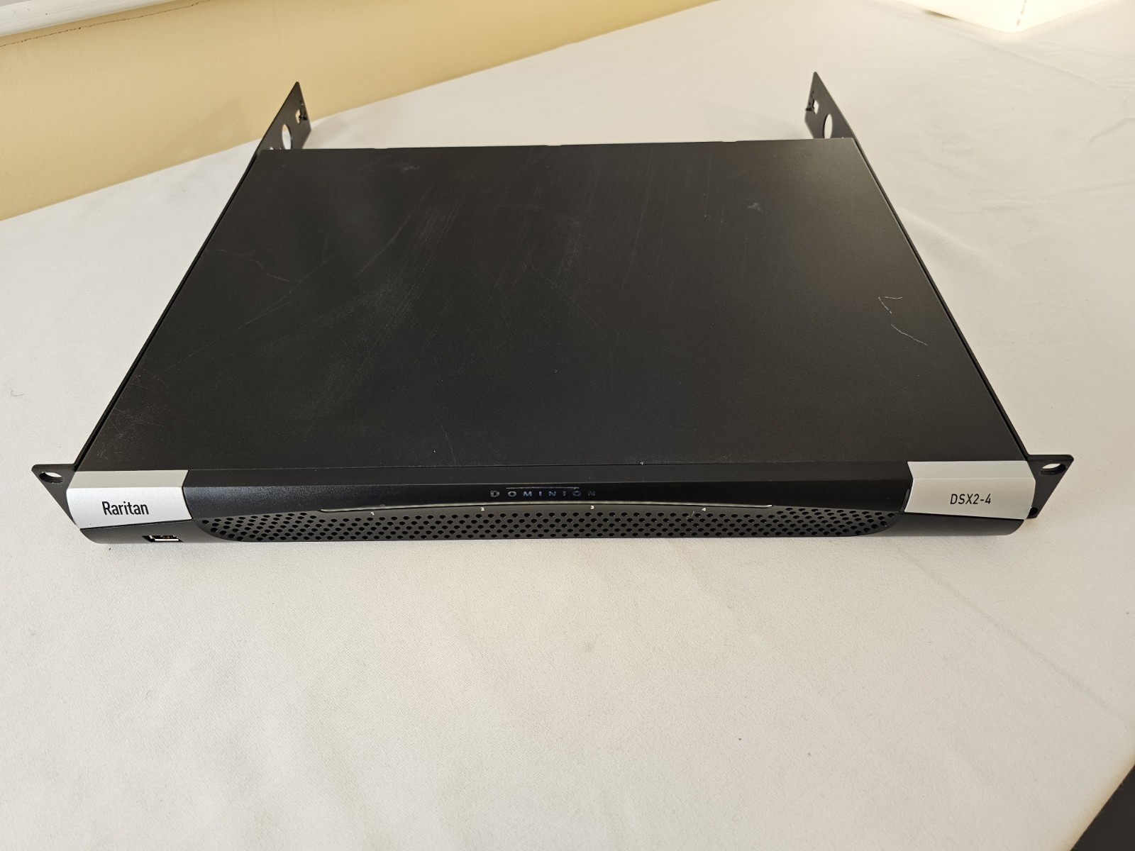 Raritan DSX4-4 Rackmount Network Device