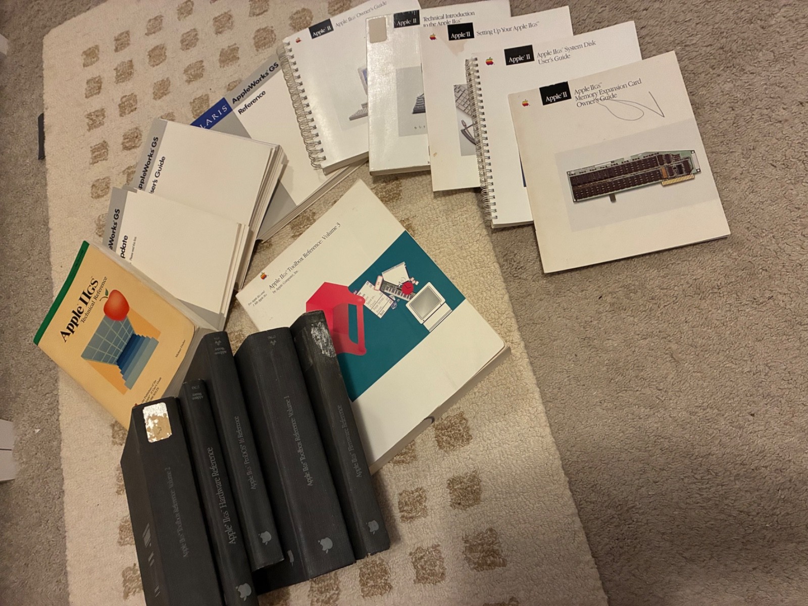 Apple IIgs Reference Set, IIgs Toolbox, AppleWorks, Claris Books...