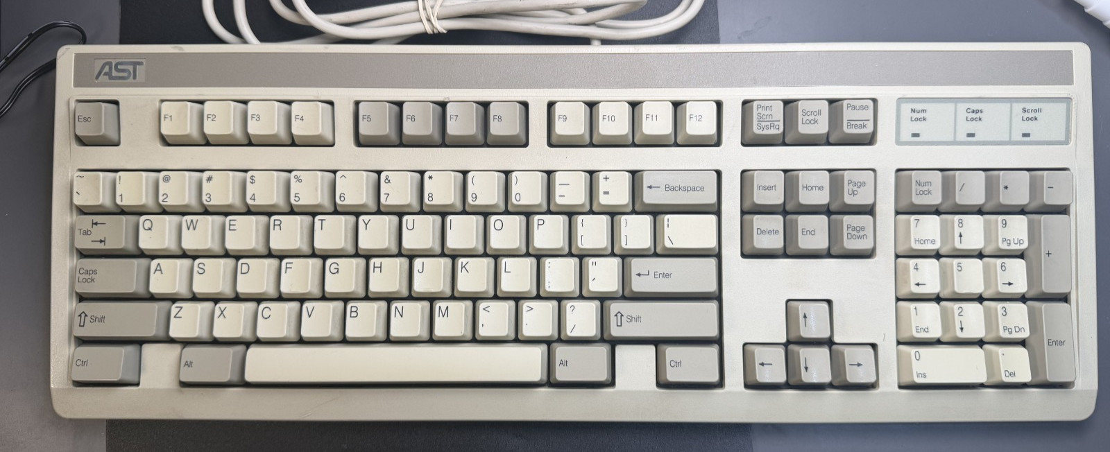 Vintage AST PS/2 Keyboard Beige P/N 120077-101 230851-001B Tested Working