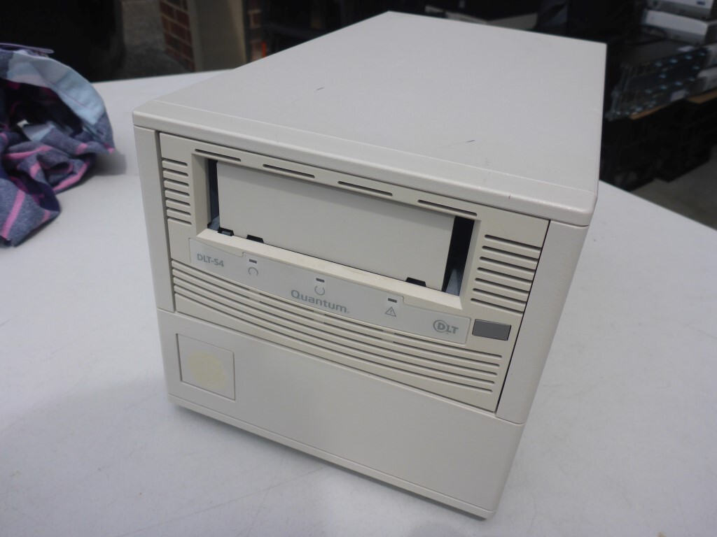AU SELLER Quantum DLT-S4 DLTS4 White External tape drive DLT-S4e TC-S45BT-YF