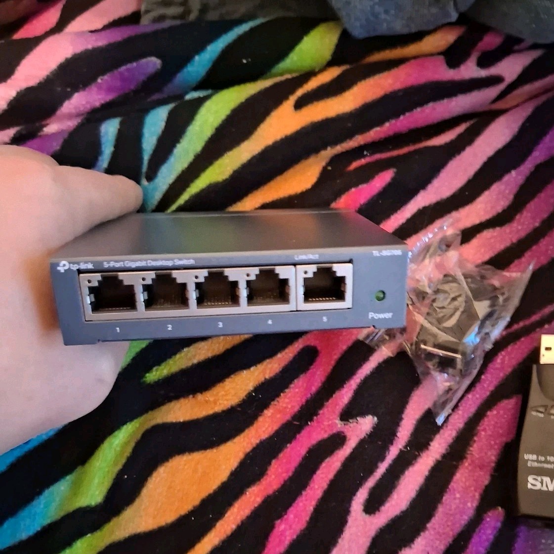 TP-Link TL-SG705 5-Port Gigabit Ethernet Switch Standalone w/ CAT6 Cable