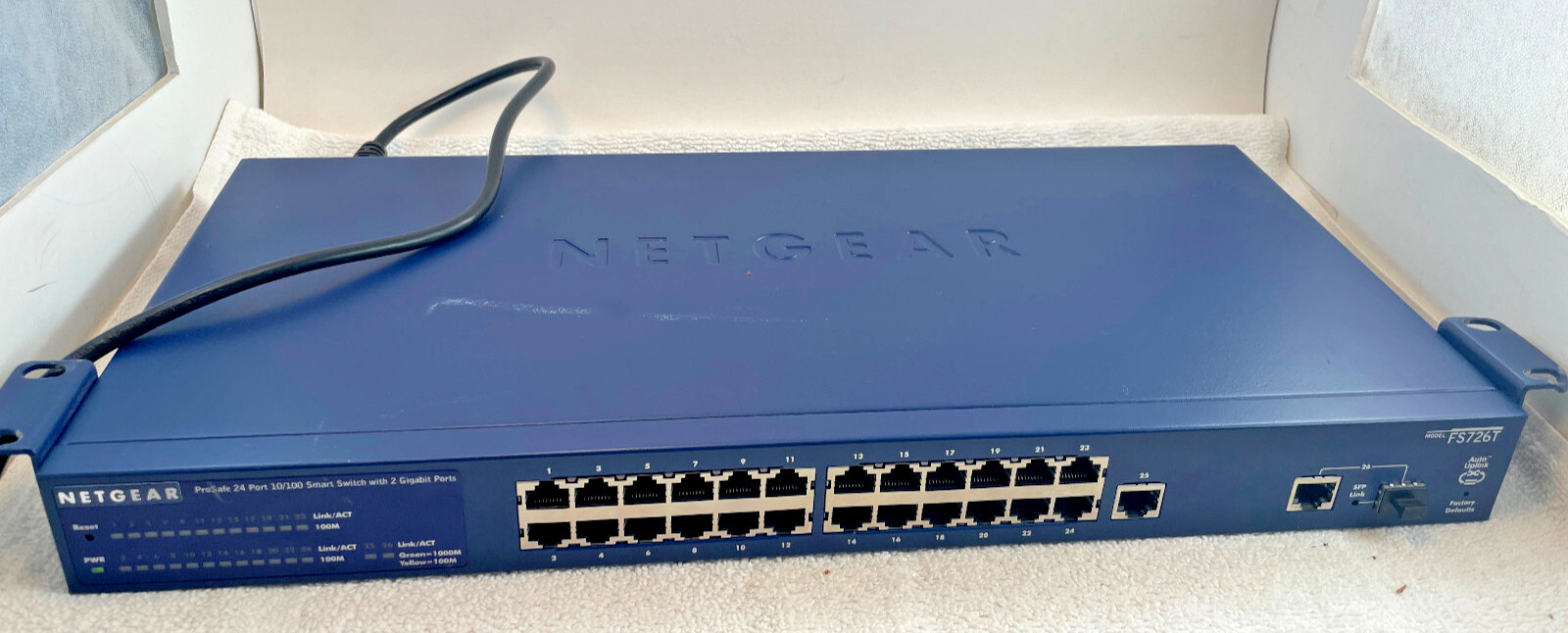 Netgear ProSafe FS726T 24 Port 10/100 Smart Switch 2 Gigabit Ports Cord Working