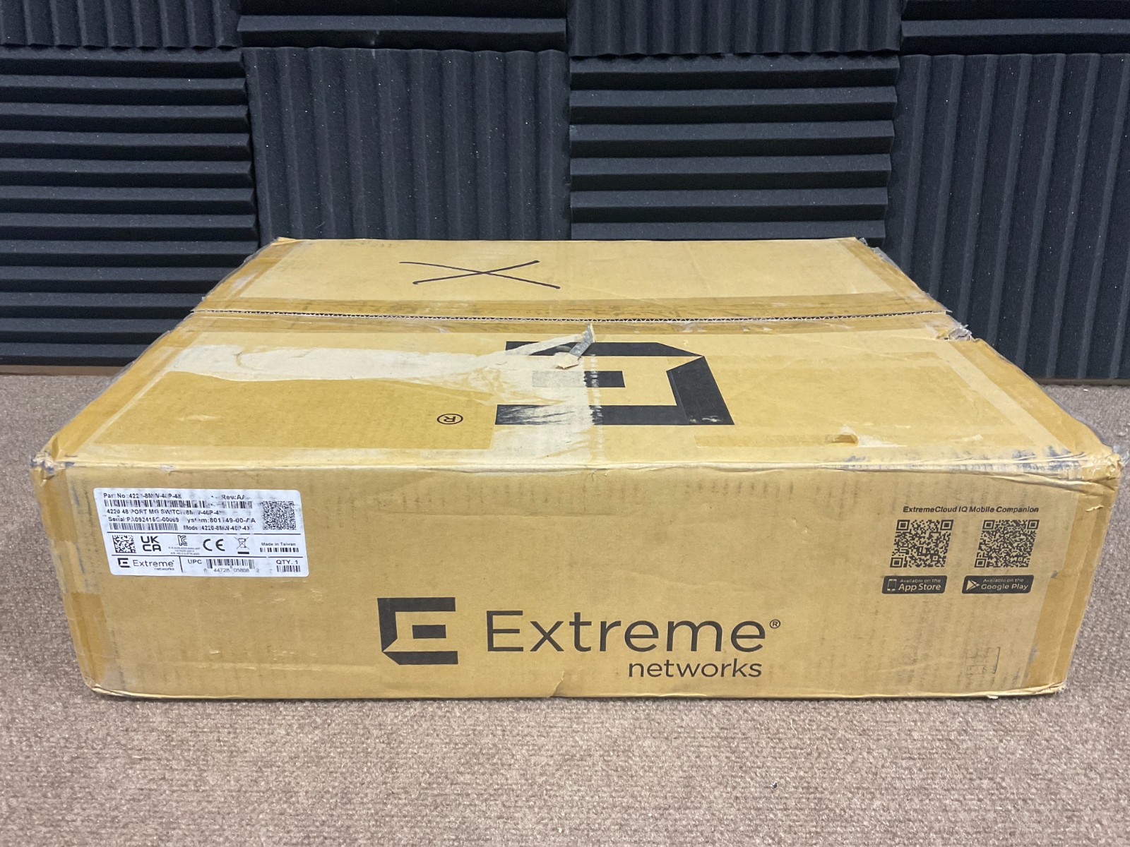 Extreme Networks ExtremeSwitching 4220 48 port 1 2.5 5 Gigabit PoE++ Switch