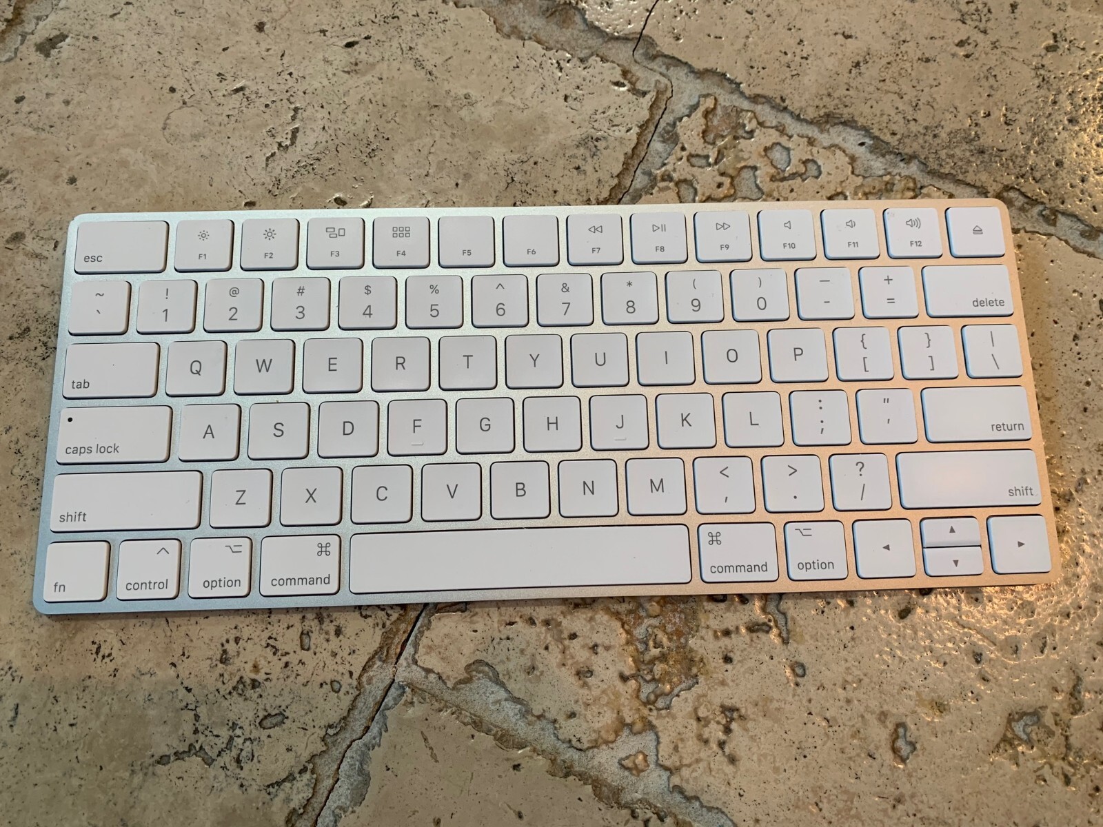 Apple Wireless Magic Keyboard (2nd Generation) [USED Good Condition]