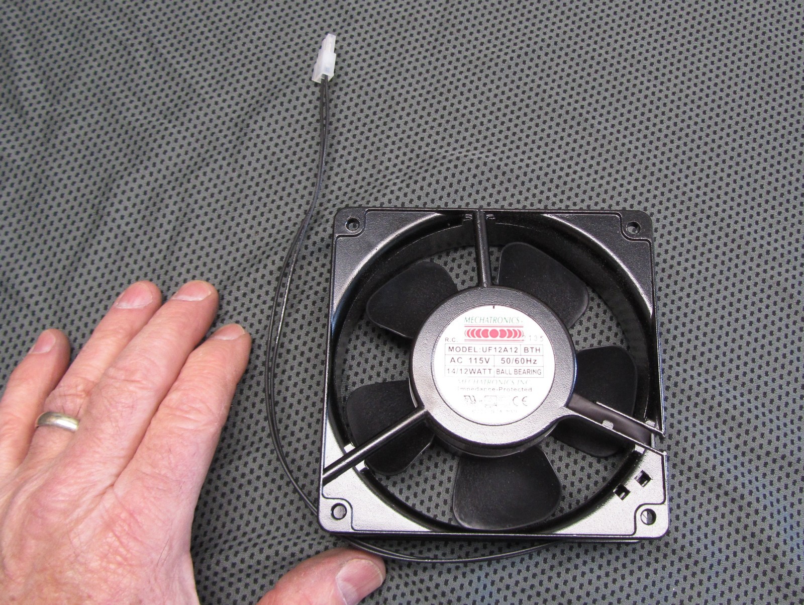 NEW MAK  Mechatronics UF12A12 Ball Bearing AC 115V 14/12 Watt Cooling Fan BTH