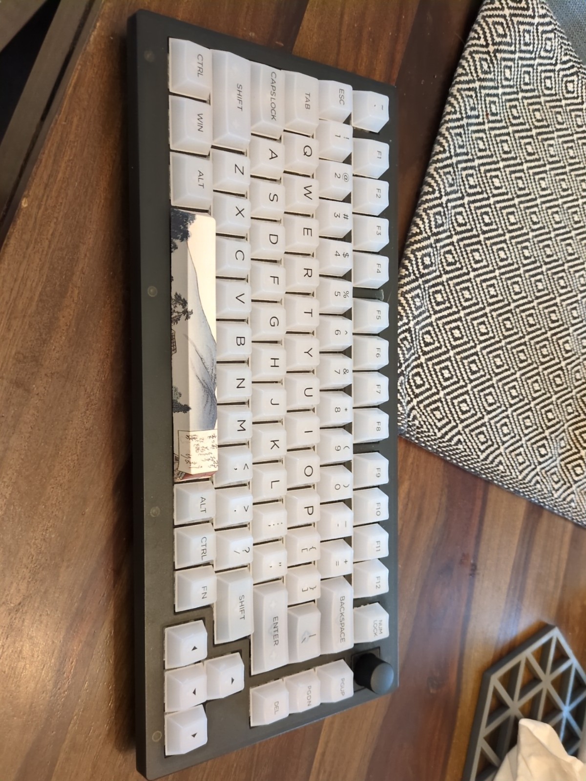 custom keychron v1  75% keyboard slight cosmetic damage between f4-f5