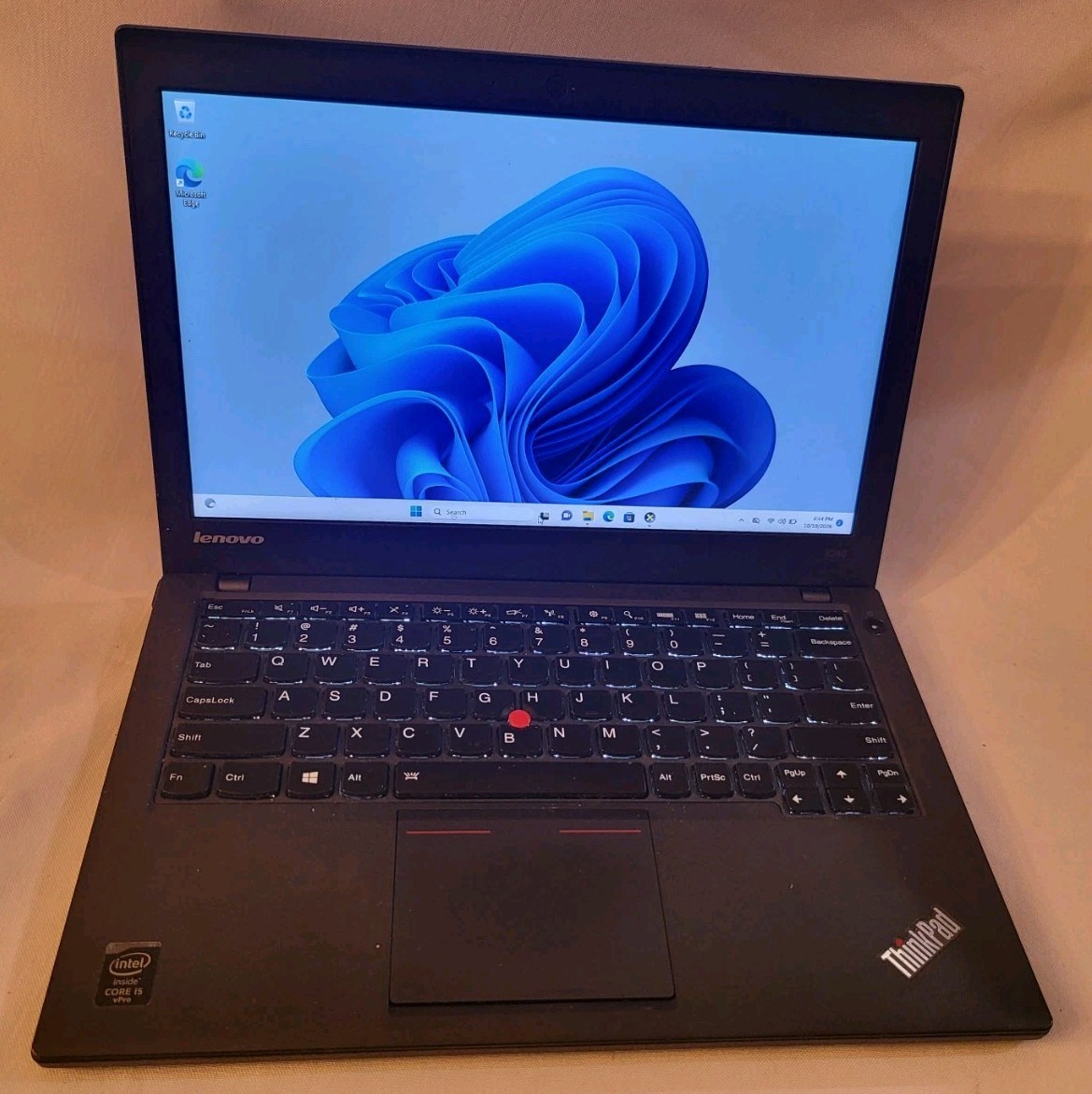 Lenovo ThinkPad X240 i5-4300U CPU@ 2.5GHz 8GB RAM 256GB SSD 101702