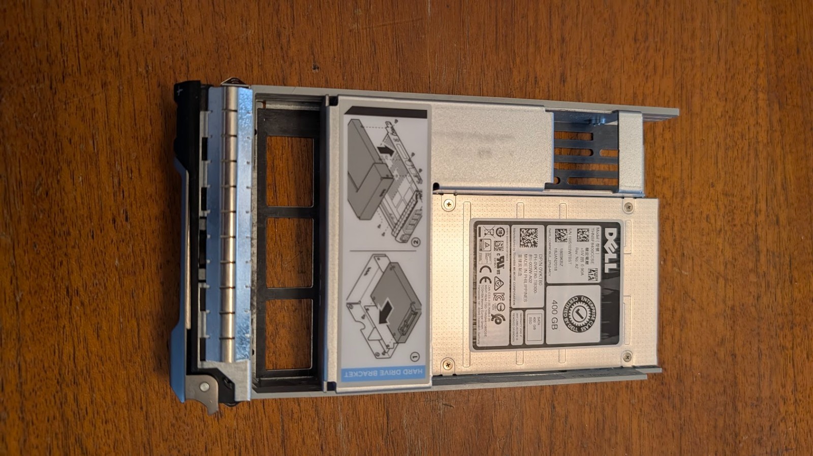 Dell 400GB THNSF8400CCSE TOSHIBA  2.5inch SATA SSD Hard Drive w/T330 Caddy