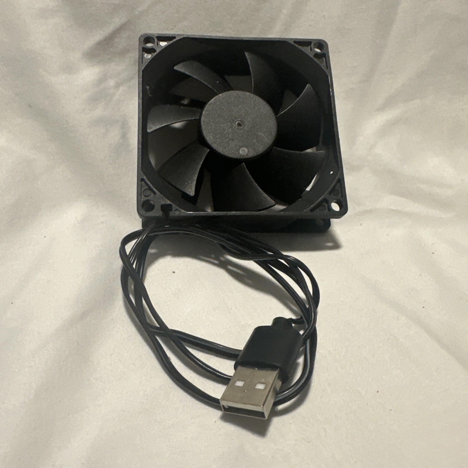 80mm 5V DC Brushless Cooling Fan 0.21A 2-Pin Computer USB Replacement Fan