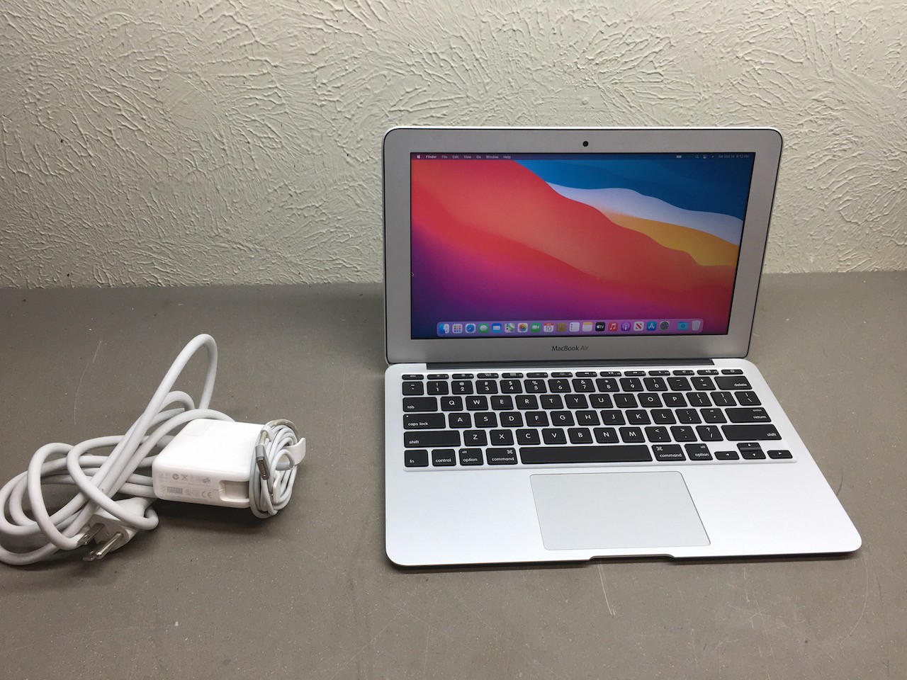Apple Macbook Air 11” Core i5 1.4GHz 4GB RAM 128GB SSD MacOS 11 Big Sur A1465