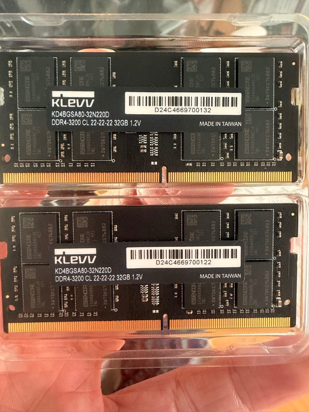 KLEVV 64GB (2x32GB) DDR4-3200 SODIMM CL22 1.2V Laptop RAM KD4BGSA80-32N220D