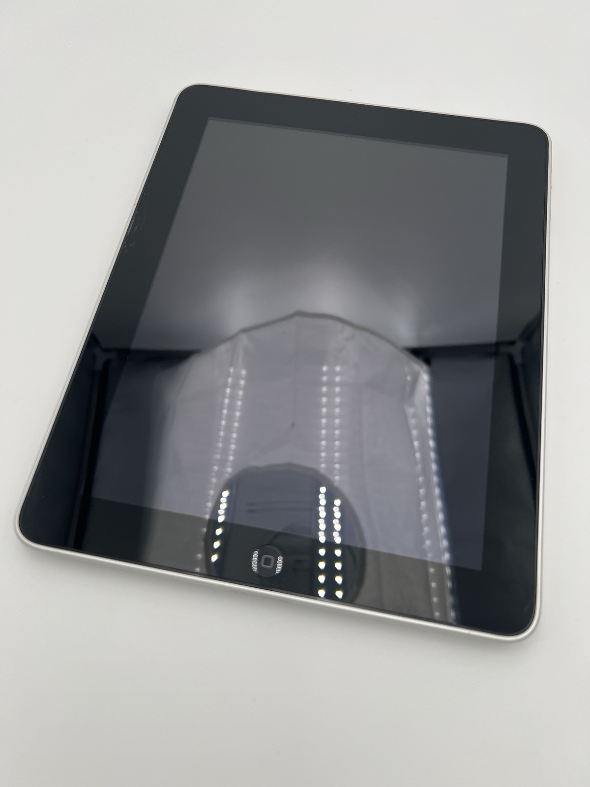 Apple iPad Tablet 9.7" A1219 16GB 1st Generation Silver Wi-Fi Factory Reset