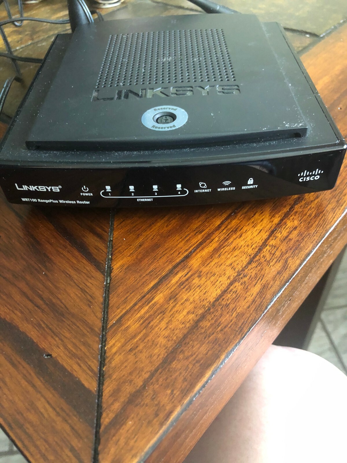 Linksys WRT100 RangePlus Wireless Router