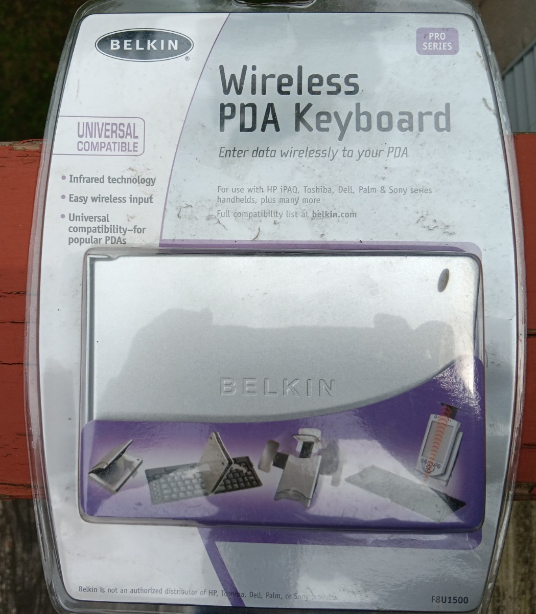 Belkin Wireless PDA Keyboard F8U1500  New and Sealed