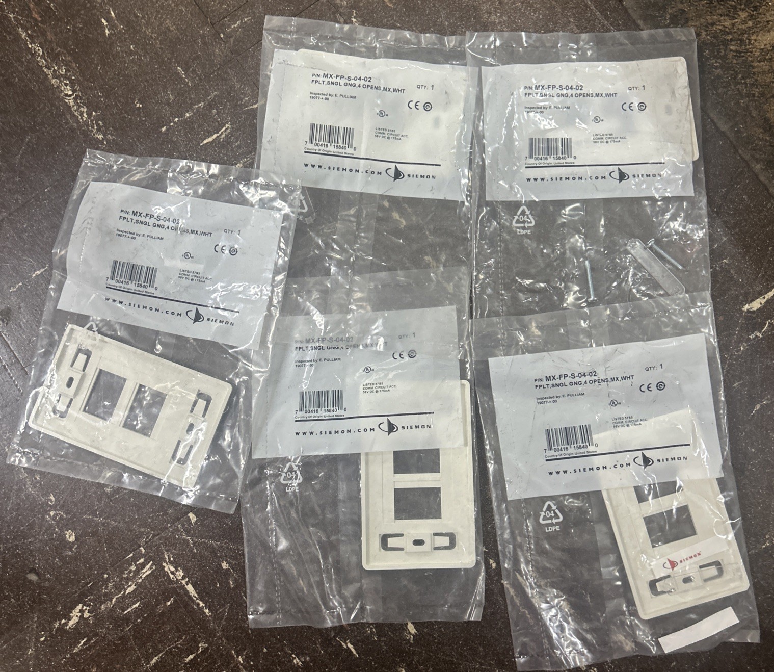 Siemon Max Single Gang MX-FP-S-04-02 Faceplate, 4 Port, White  New
