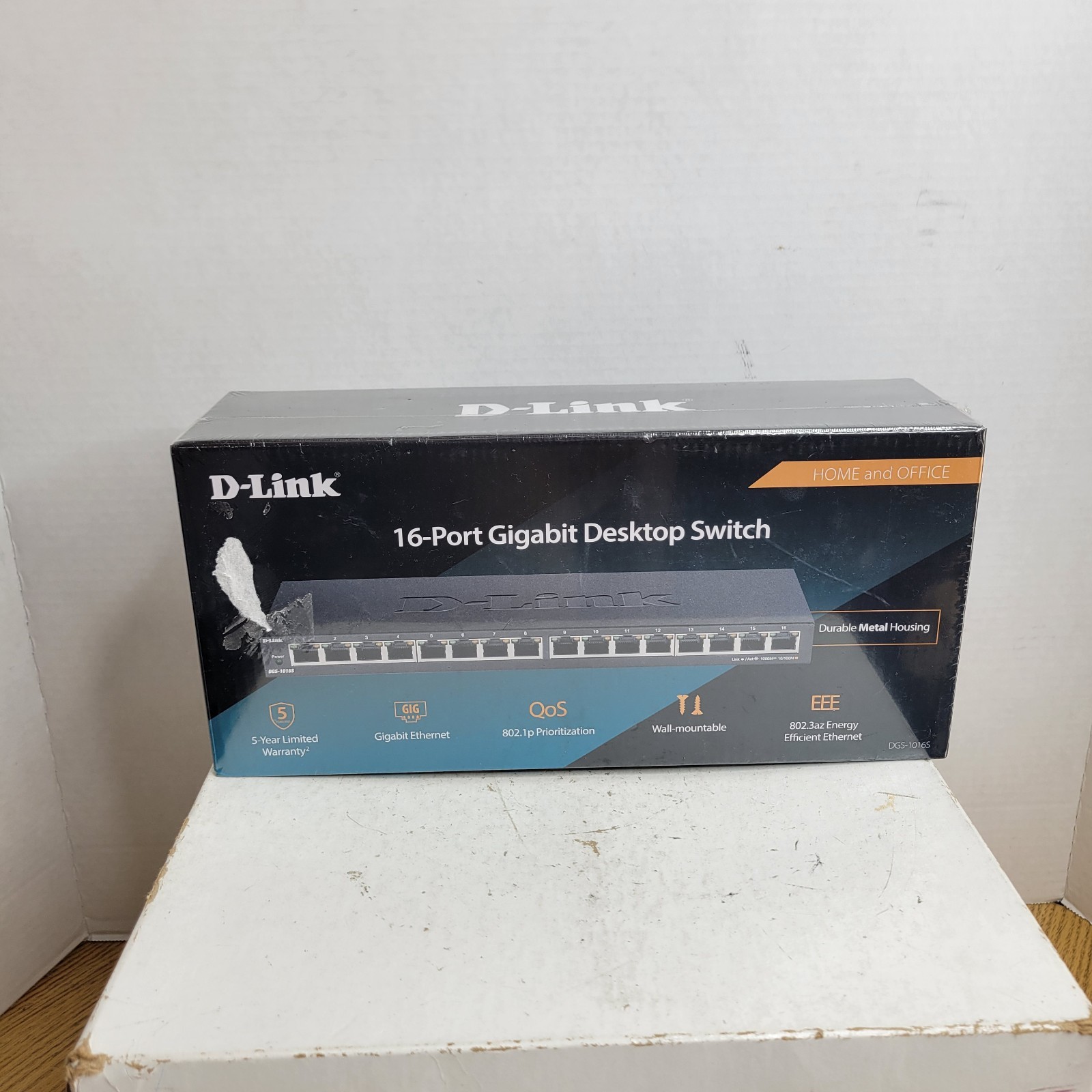 D-Link Ethernet Switch, 16 Port Gigabit Slim Switch Plug and Play, Unmanaged DGS