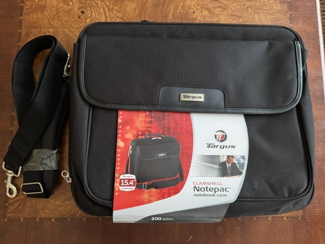 Targus NotePac  Clamshell Laptop Bag 15.4 - NEW