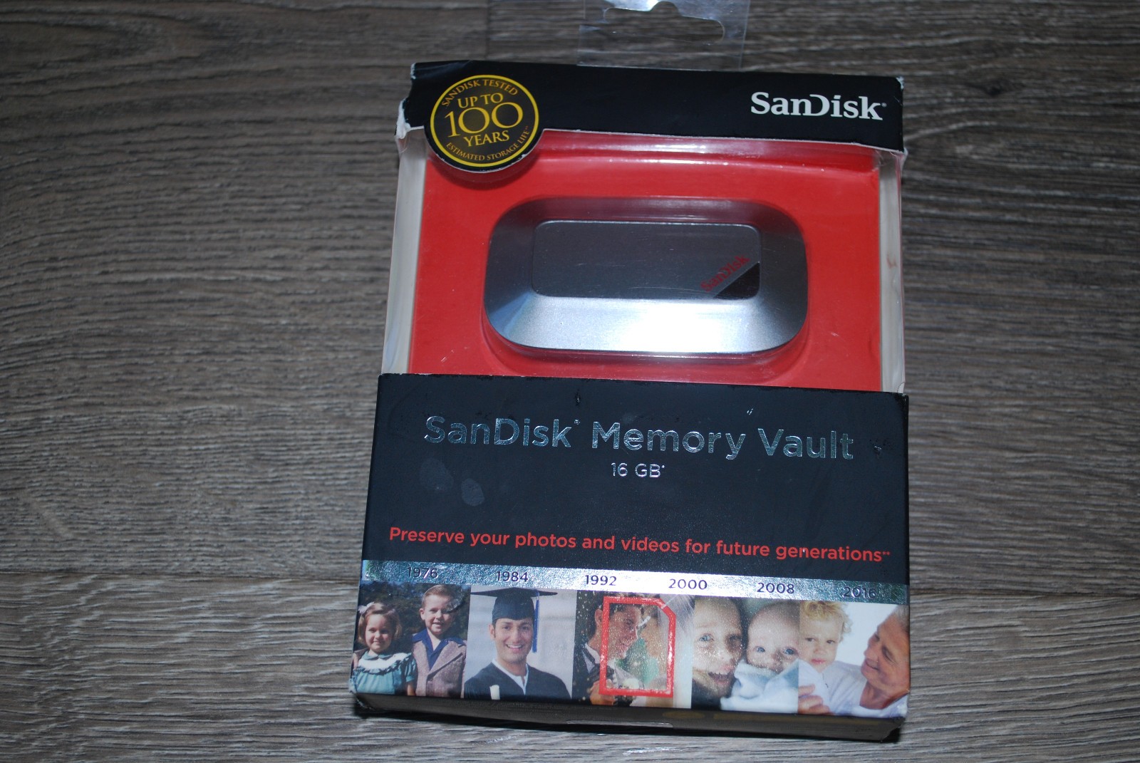 SanDisk Memory Vault 16GB Original Storage Life up to 100 Yr, w/ USB Cable