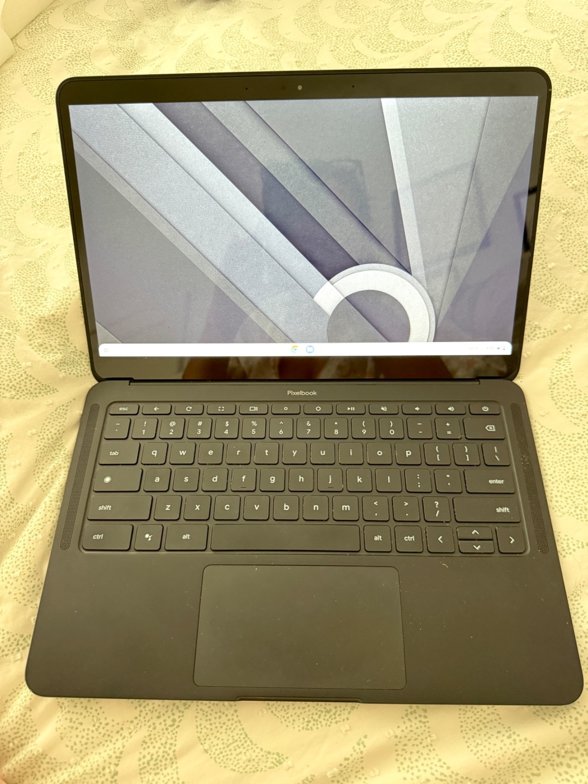 Google Pixelbook Go 13" i5-8200y 16GB RAM, 128 GB Storage, excellent condition 